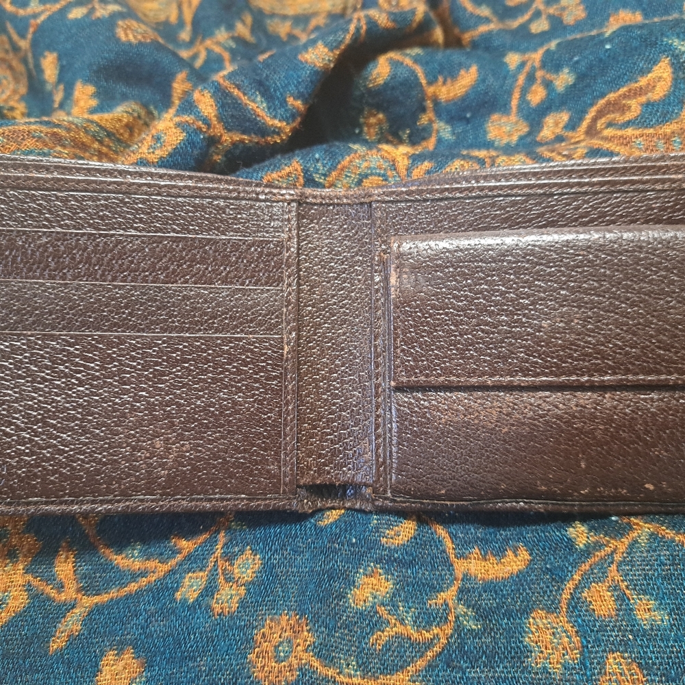 Gucci Beige and Brown Monogram Wallet Card Holder - Picture 5 of 17